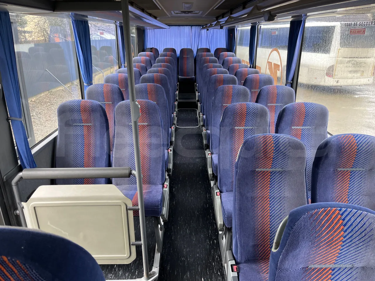 Setra S317UL UL - Euro3 - 220kW - 13.850mt - reverse view middle aisle