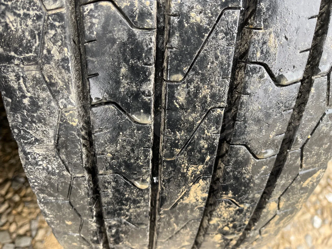 Setra S317UL UL - Euro3 - 220kW - 13.850mt - tread condition front tires left