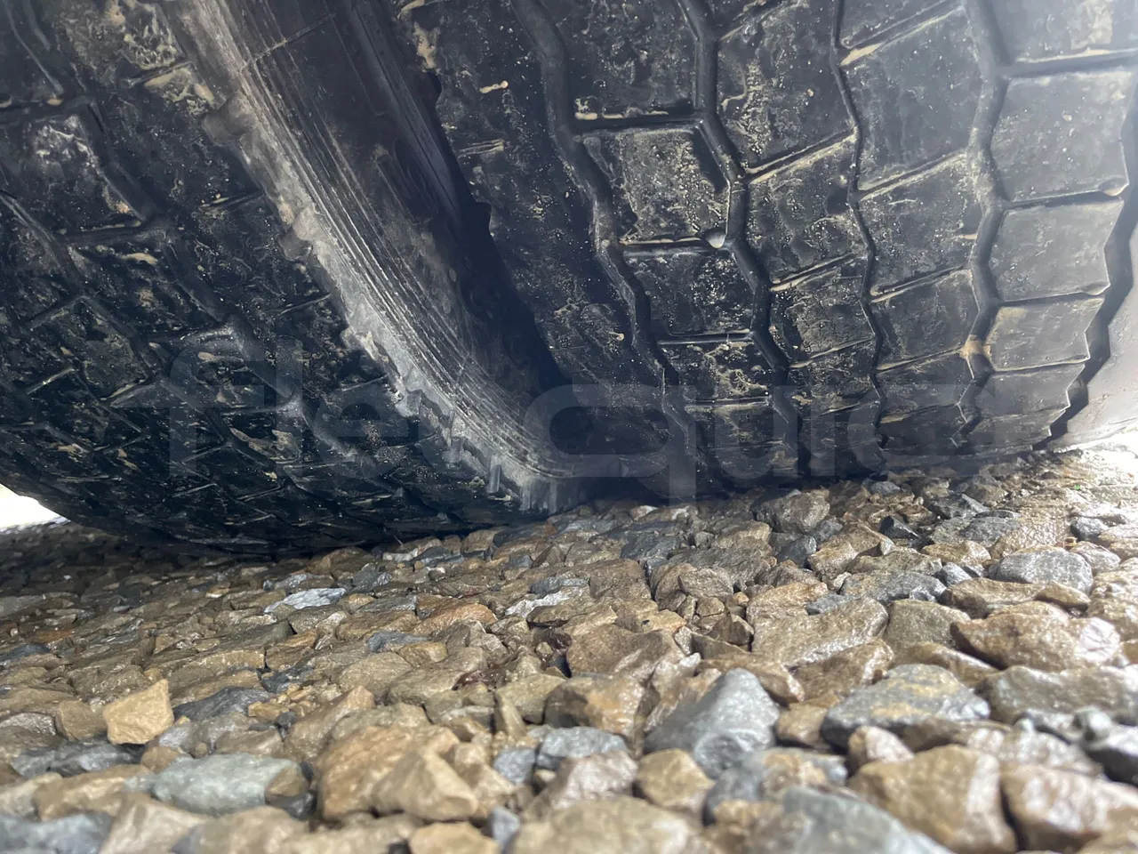 Setra S317UL UL - Euro3 - 220kW - 13.850mt - tread condition second axle tires left