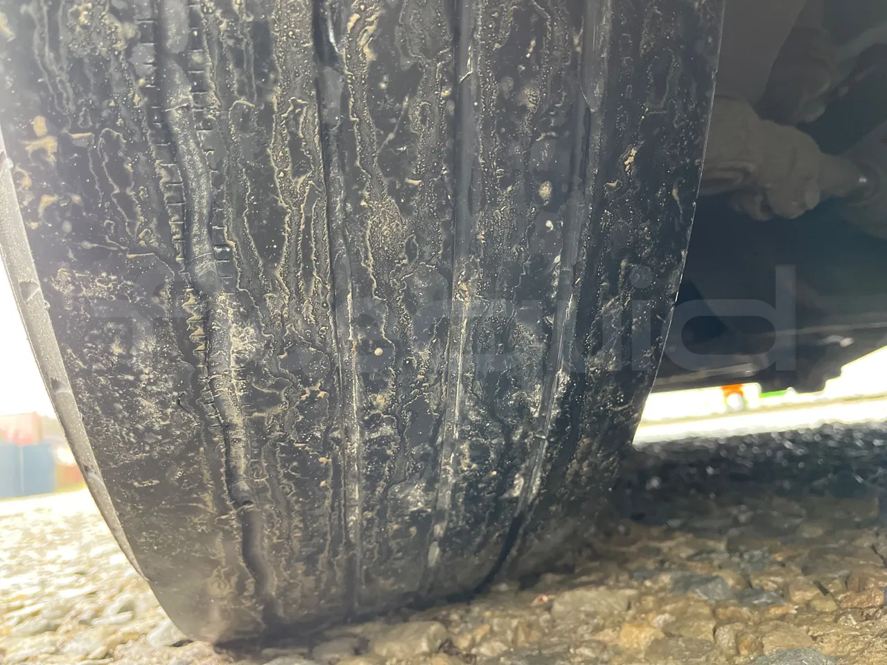 Setra S317UL UL - Euro3 - 220kW - 13.850mt - tread condition third axle tires right