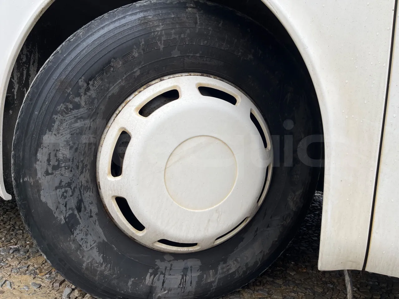 Setra S317UL UL - Euro3 - 220kW - 13.850mt - front left tire measurements