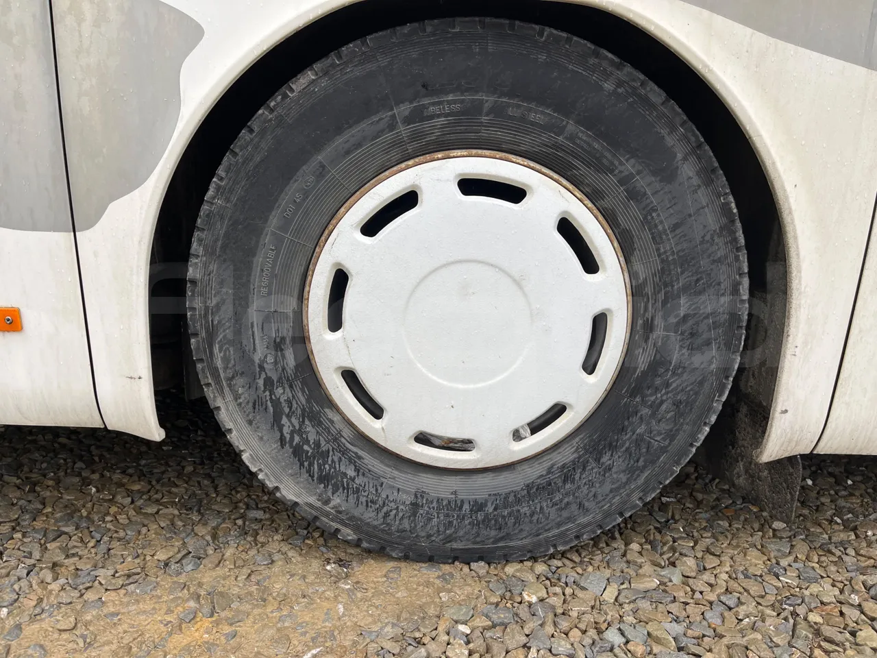 Setra S317UL UL - Euro3 - 220kW - 13.850mt - rear left tire photo