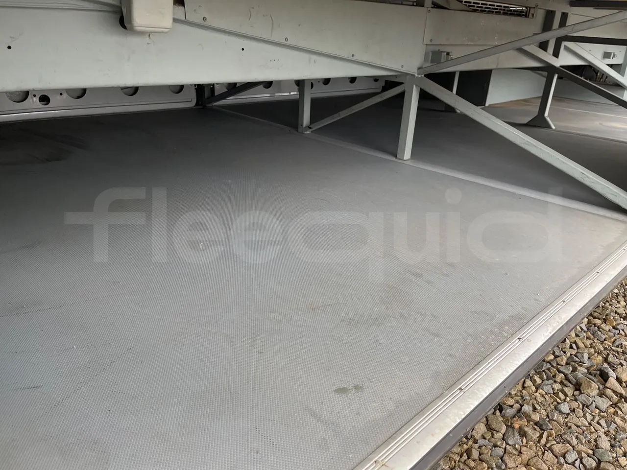 Setra S317UL UL - Euro3 - 220kW - 13.850mt - under carpet photo