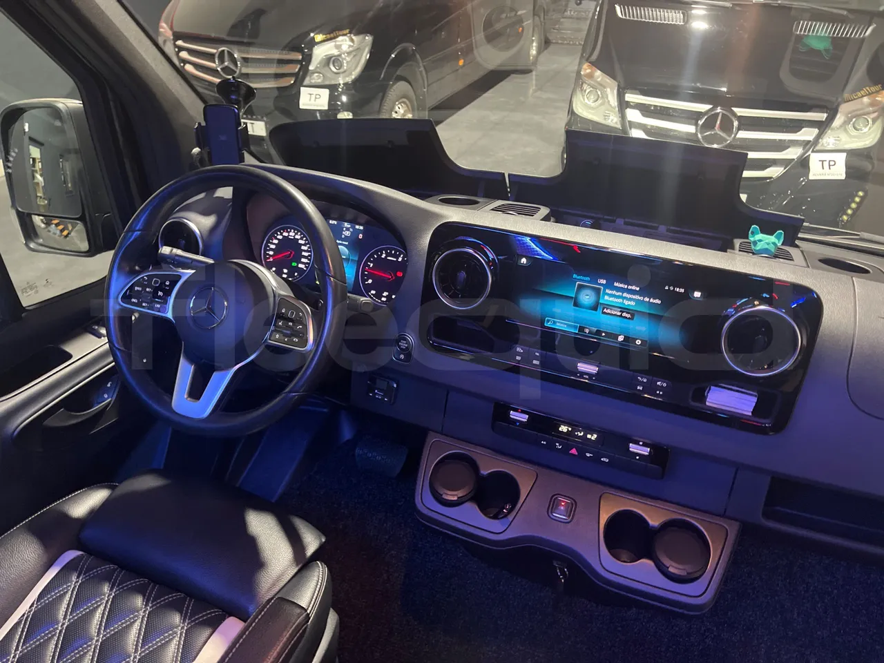 Mercedes-Benz Sprinter 906BB35 - Euro 6 - 140 kW - 5.900 mt - buttons panels on