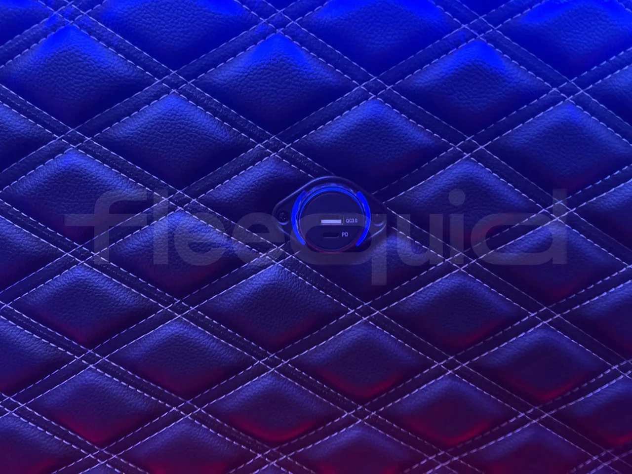 Mercedes-Benz Sprinter 906BB35 - Euro 6 - 140 kW - 5.900 mt - usb charging detail