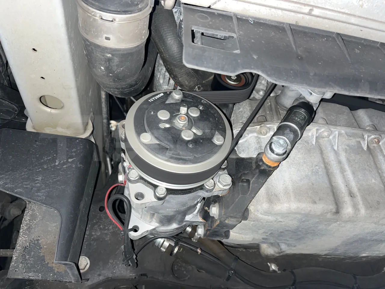 Mercedes-Benz Sprinter 906BB35 - Euro 6 - 140 kW - 5.900 mt - air conditioning compressor