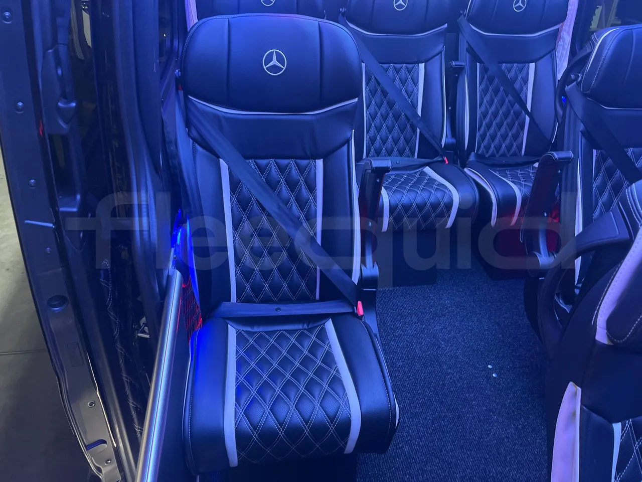 Mercedes-Benz Sprinter 906BB35 - Euro 6 - 140 kW - 5.900 mt - single seat detail