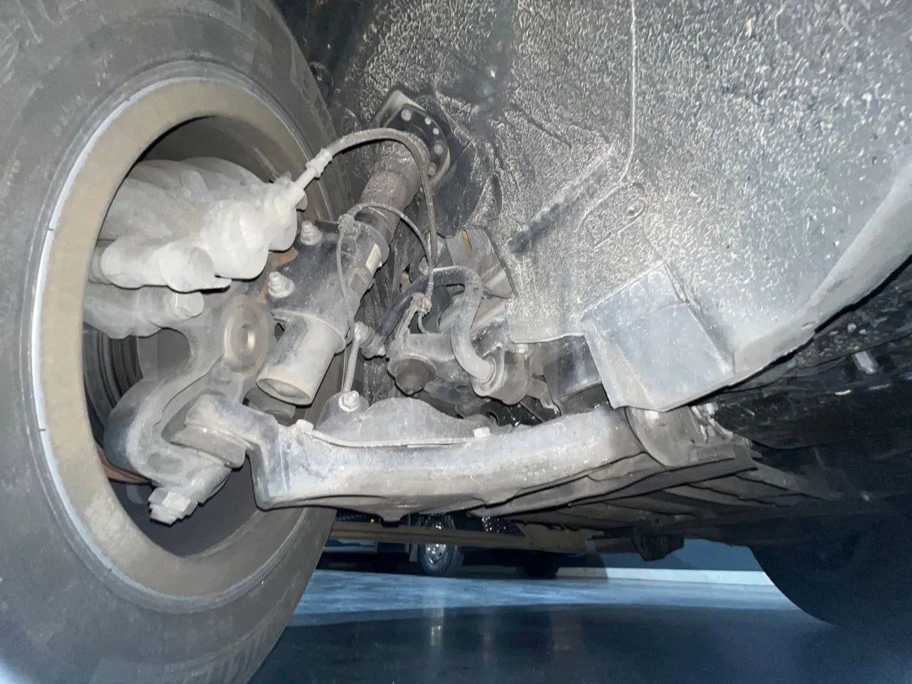 Mercedes-Benz Sprinter 906BB35 - Euro 6 - 140 kW - 5.900 mt - front shock absorbers right