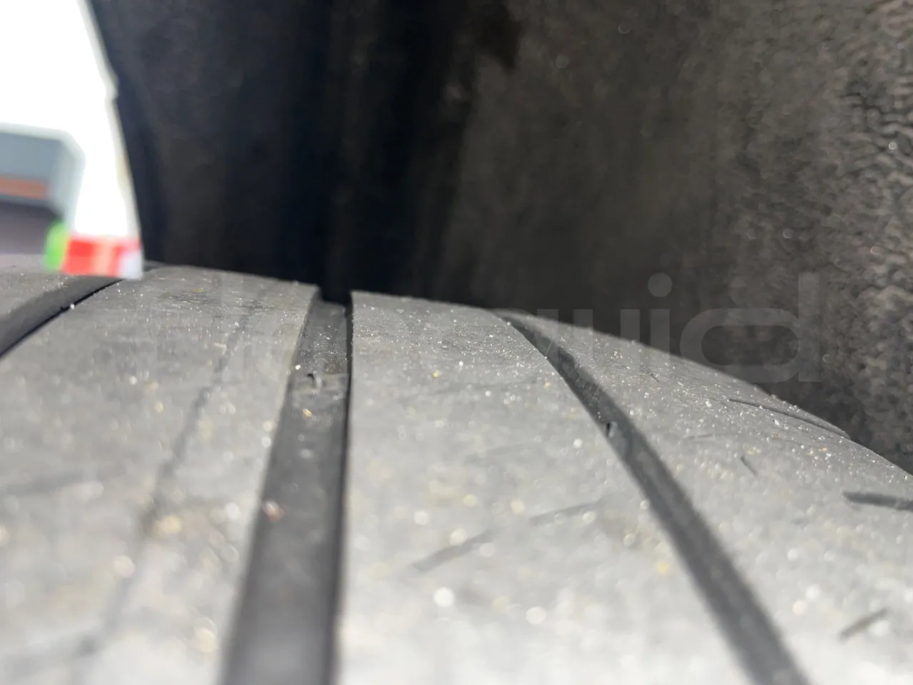 Mercedes-Benz Sprinter 906BB35 - Euro 6 - 140 kW - 5.900 mt - tread condition third axle tires left