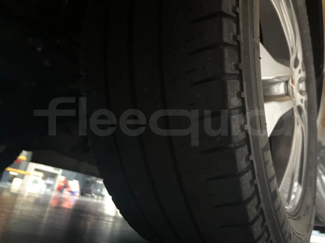 Mercedes-Benz Sprinter 906BB35 - Euro 6 - 140 kW - 5.900 mt - tread condition third axle tires right