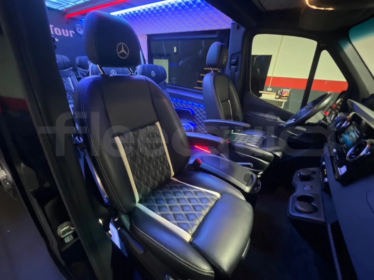 Mercedes-Benz Sprinter 906BB35 - Euro 6 - 140 kW - 5.900 mt - hostess seat photo