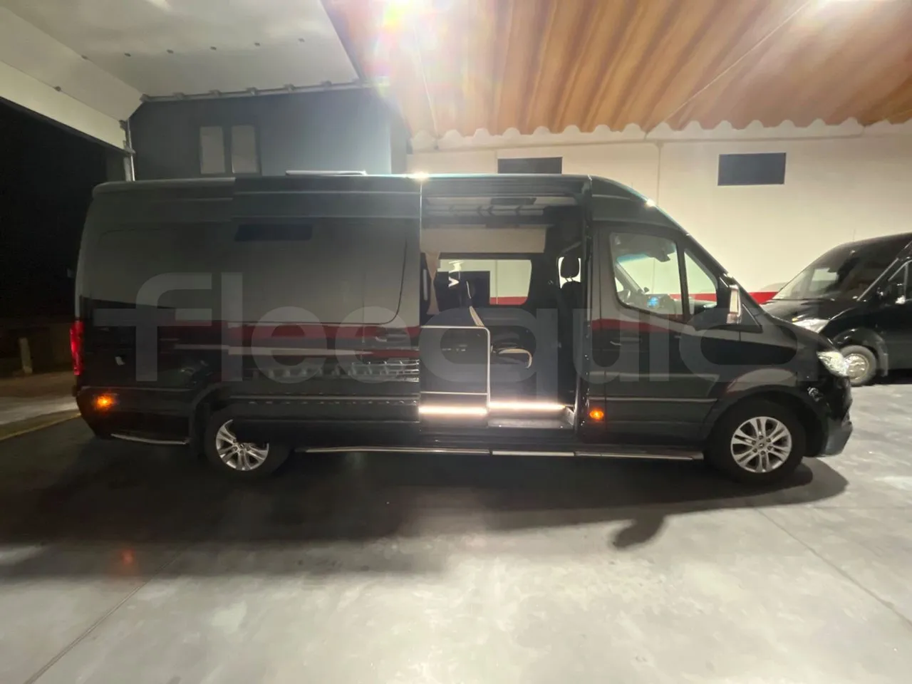 Mercedes-Benz Sprinter 906BB35 - Euro 6 - 140 kW - 5.900 mt - right side doors open