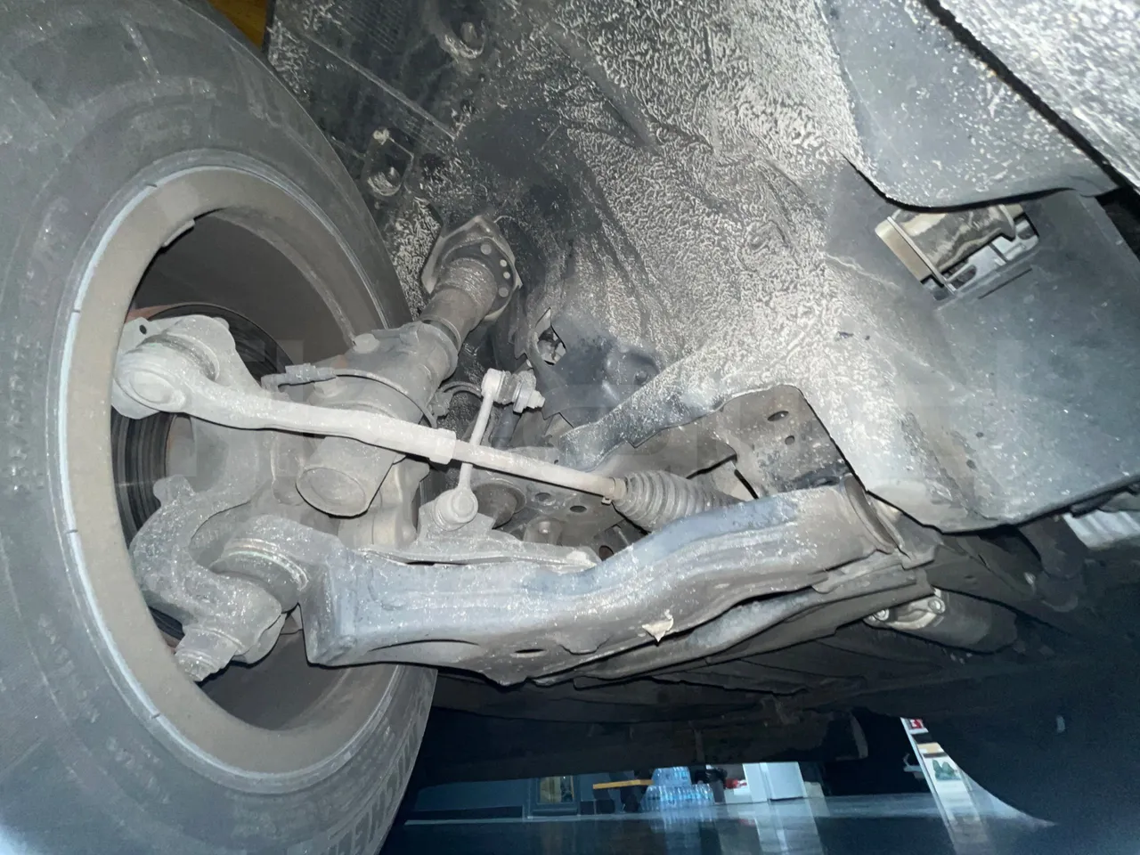 Mercedes-Benz Sprinter 906BB35 - Euro 6 - 140 kW - 5.900 mt - front axle left side