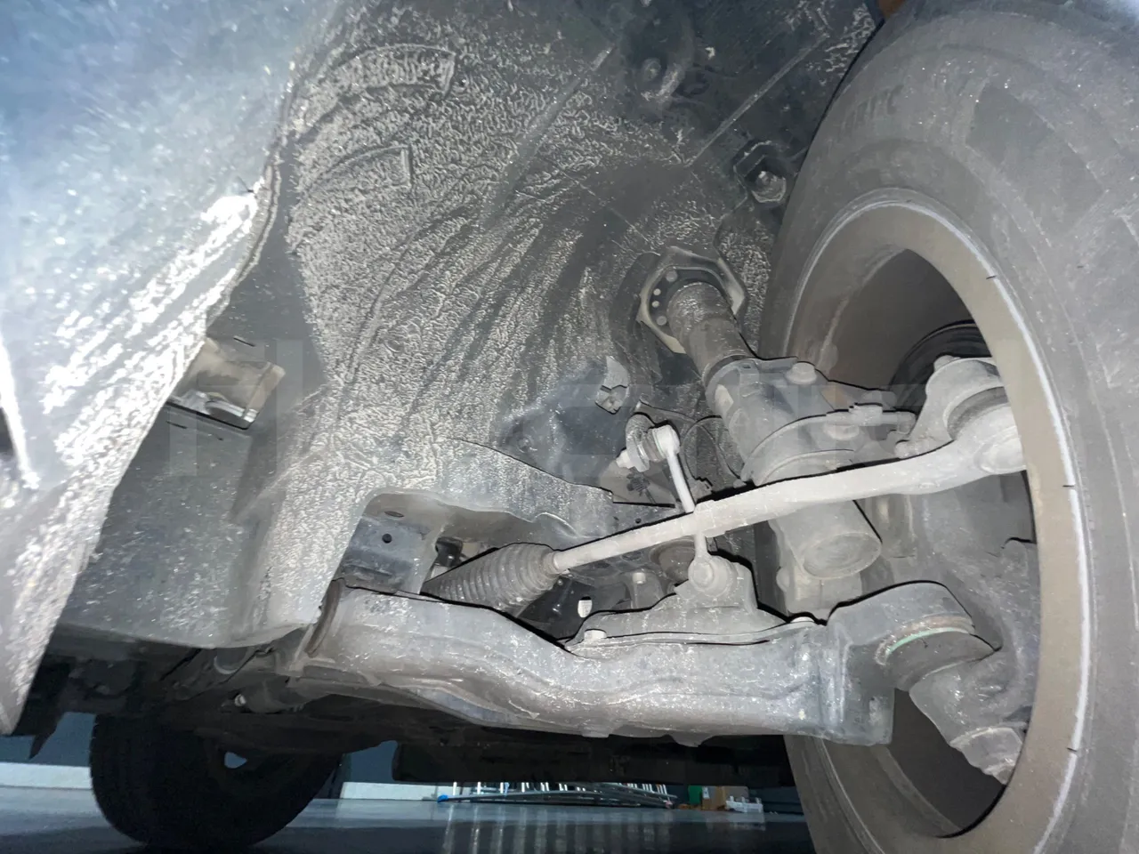 Mercedes-Benz Sprinter 906BB35 - Euro 6 - 140 kW - 5.900 mt - front axle right side