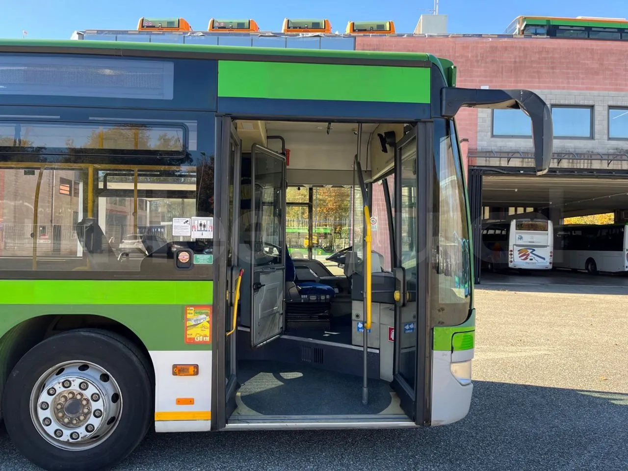 Mercedes-Benz O 530 G- 3P - Euro5 - 260kW - 17.940mt - front door 1 open