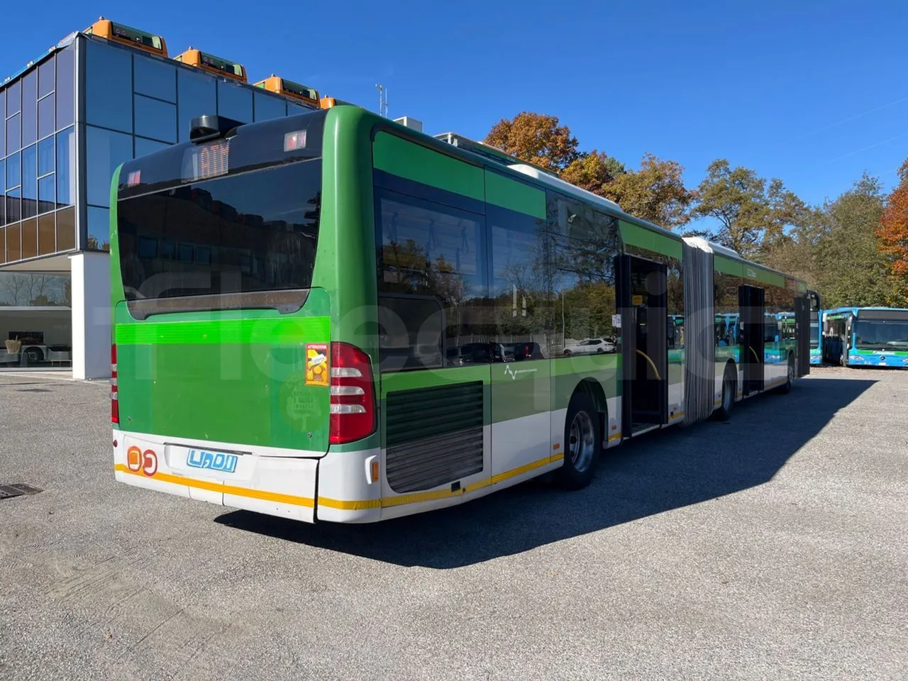 Mercedes-Benz O 530 G- 3P - Euro5 - 260kW - 17.940mt - 3/4 right rear doors open