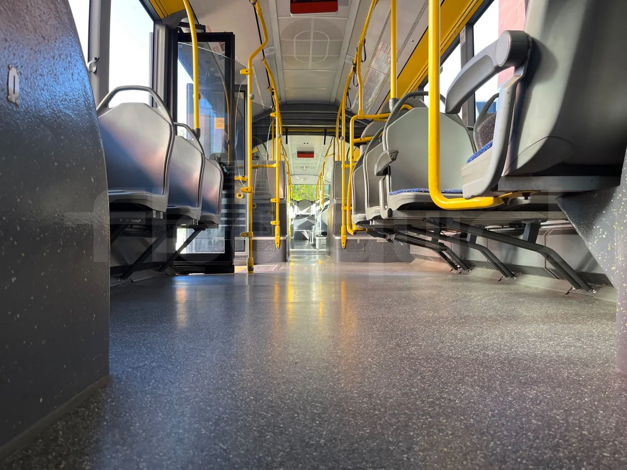 Mercedes-Benz O 530 G- 3P - Euro5 - 260kW - 17.940mt - seat brackets photo