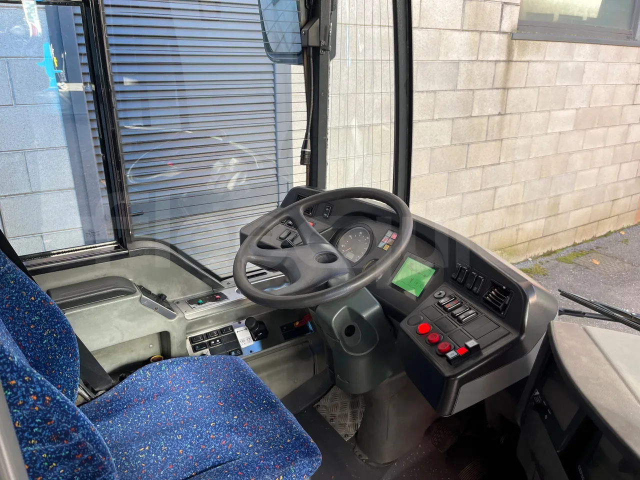 Mercedes-Benz O 530 G- 3P - Euro5 - 260kW - 17.940mt - buttons panels on