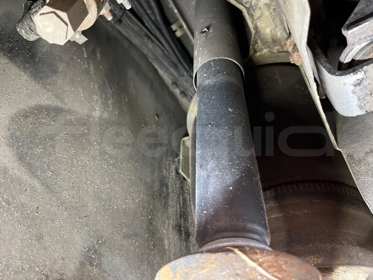 Mercedes-Benz O 530 G- 3P - Euro5 - 260kW - 17.940mt - axle 3 air springs 1 left