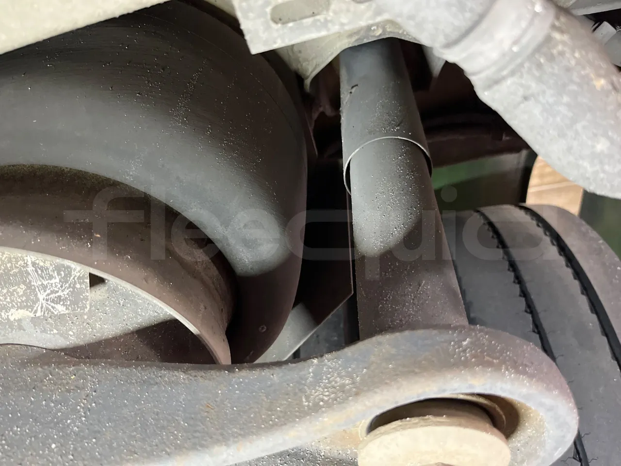 Mercedes-Benz O 530 G- 3P - Euro5 - 260kW - 17.940mt - axle 2 shock absorbers 1 left