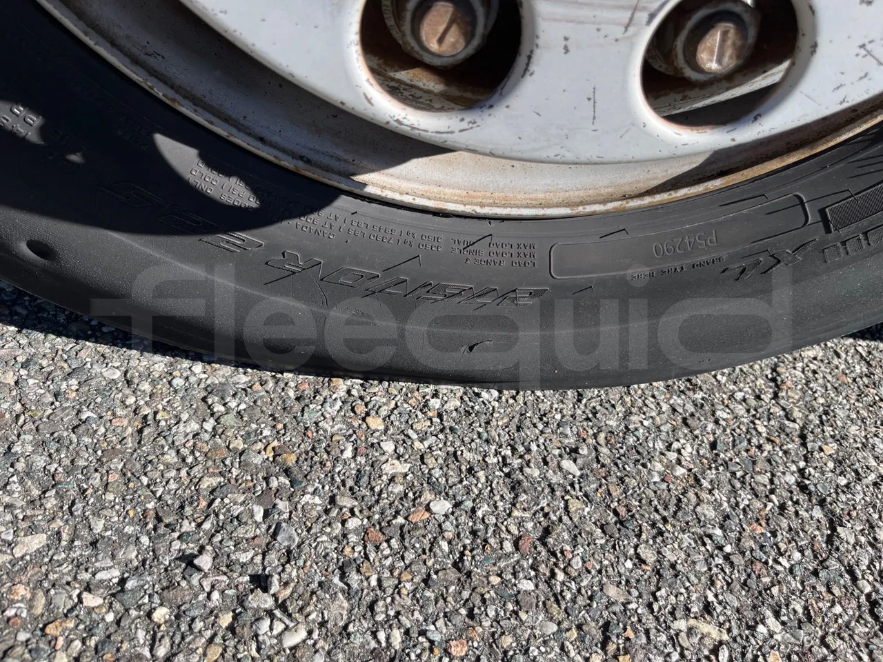 Mercedes-Benz O 530 G- 3P - Euro5 - 260kW - 17.940mt - front left tire measurements