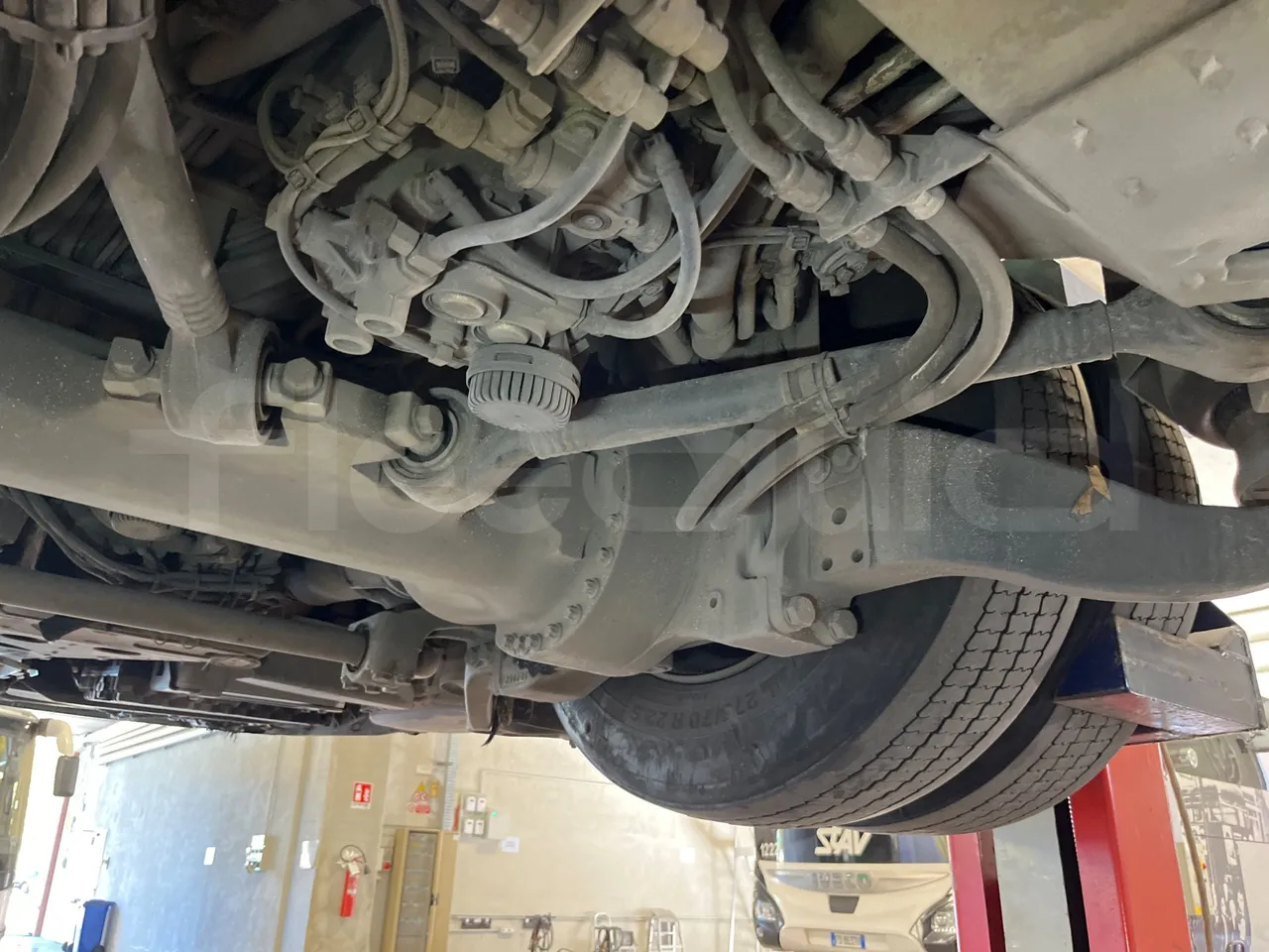 Mercedes-Benz O 530 G- 3P - Euro5 - 260kW - 17.940mt - axle 3 left side