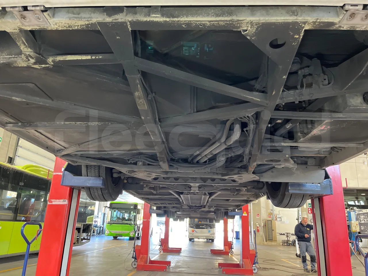 Mercedes-Benz O 530 G- 3P - Euro5 - 260kW - 17.940mt - front undercarriage from front