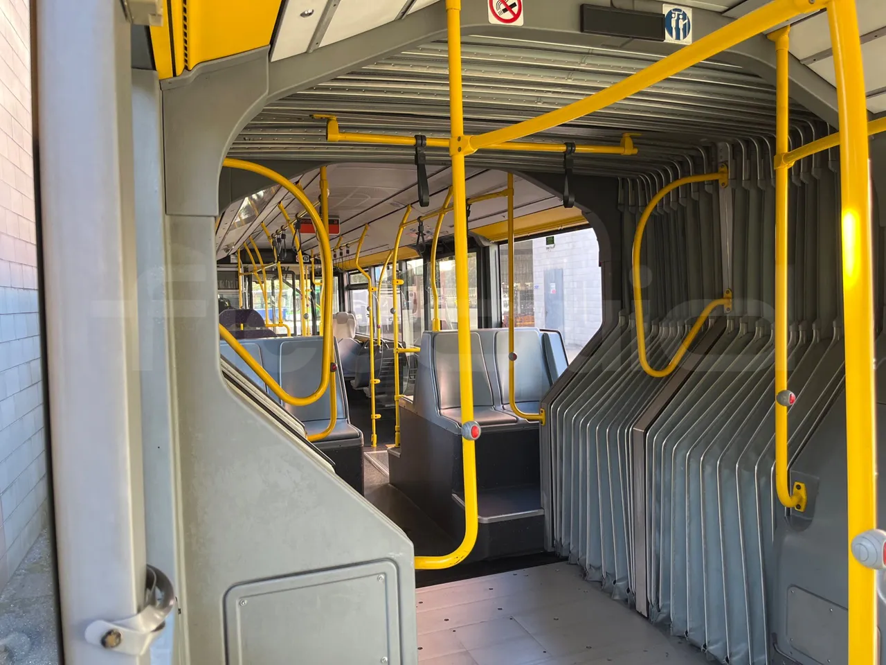 Mercedes-Benz O 530 G- 3P - Euro5 - 260kW - 17.940mt - turntable internal (18m)