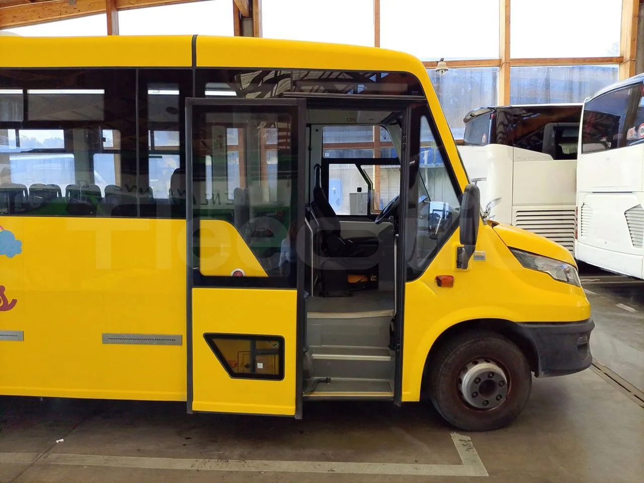 Iveco Indcar WGIVMY11 MOBI SCUOLABUS - EUR6 - 100Kw - 8,592m - front door 1 open