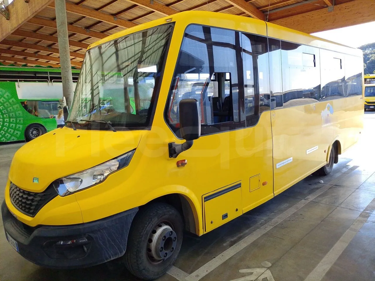 Iveco Indcar WGIVMY11 MOBI SCUOLABUS - EUR6 - 100Kw - 8,592m - 3/4 front left (mandatory for bus to scrap)