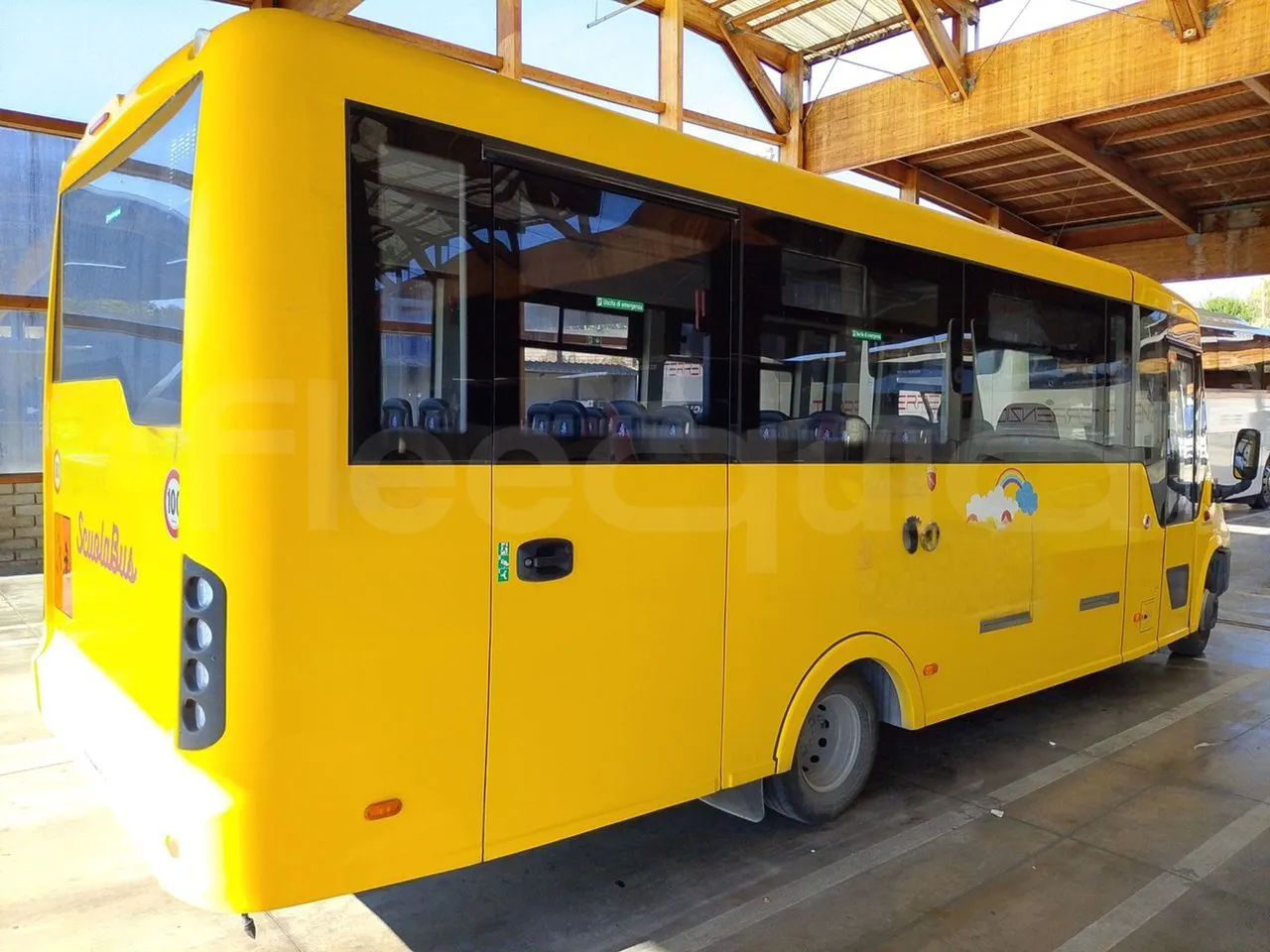 Iveco Indcar WGIVMY11 MOBI SCUOLABUS - EUR6 - 100Kw - 8,592m - 3/4 right rear doors closed