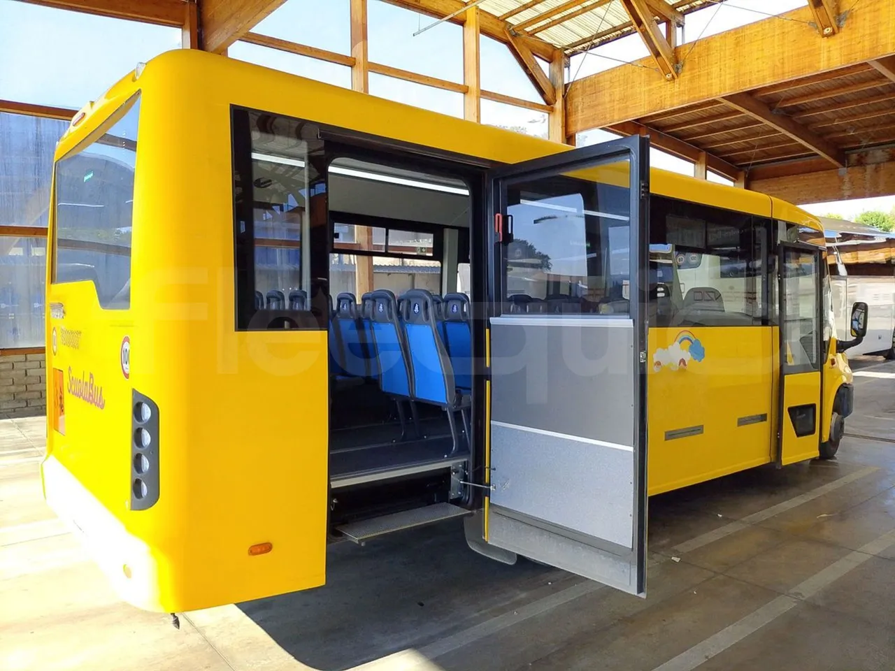Iveco Indcar WGIVMY11 MOBI SCUOLABUS - EUR6 - 100Kw - 8,592m - 3/4 right rear doors open