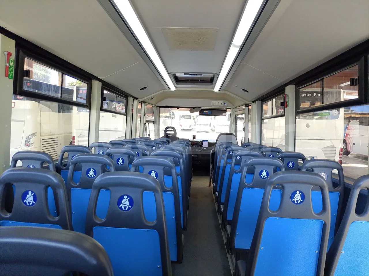 Iveco Indcar WGIVMY11 MOBI SCUOLABUS - EUR6 - 100Kw - 8,592m - forward view middle aisle