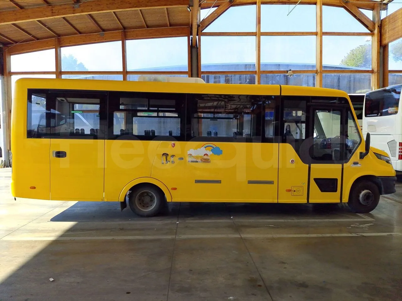 Iveco Indcar WGIVMY11 MOBI SCUOLABUS - EUR6 - 100Kw - 8,592m - right side doors closed