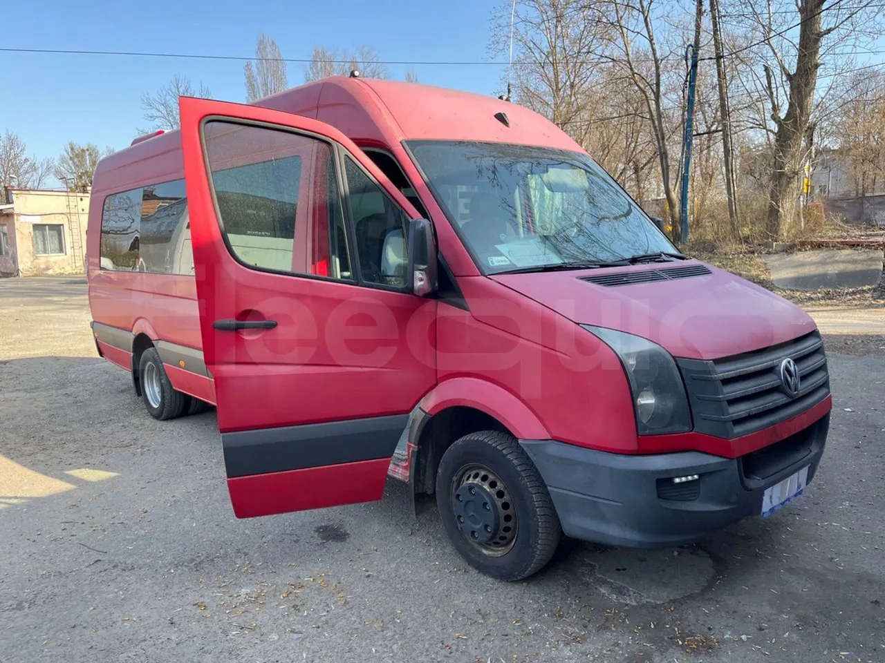 Volkswagen Crafter Euro6 - 120kW - 7.345mt - 3/4 right front doors open