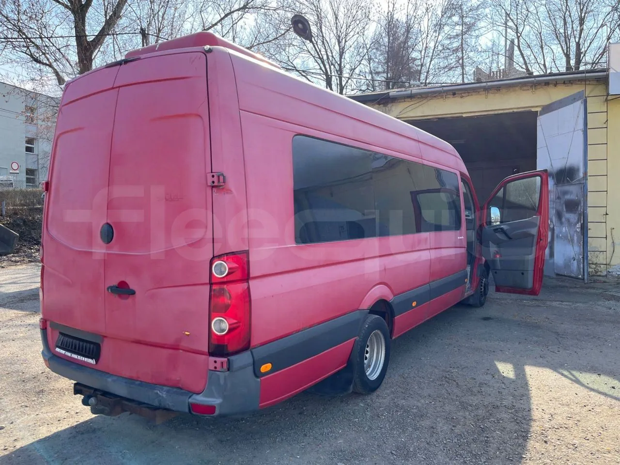 Volkswagen Crafter Euro6 - 120kW - 7.345mt - 3/4 right rear doors open