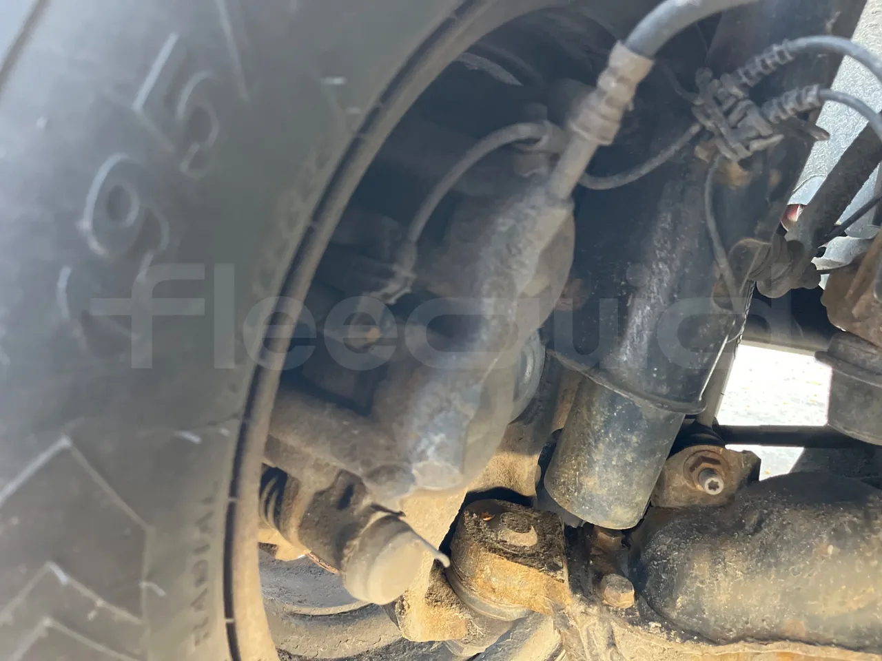 Volkswagen Crafter Euro6 - 120kW - 7.345mt - front brake calipers left