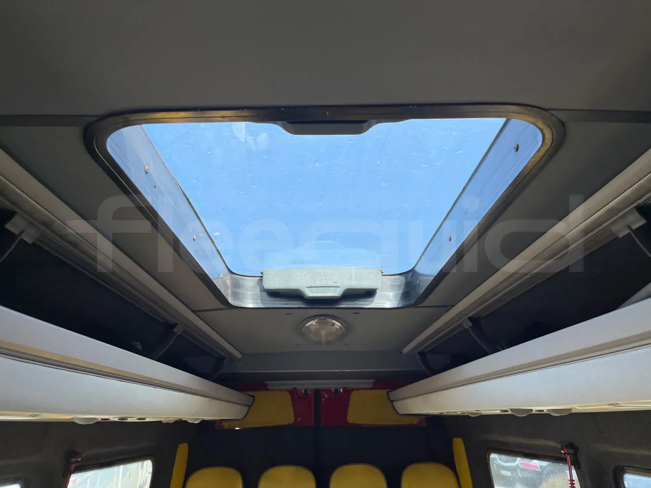 Volkswagen Crafter Euro6 - 120kW - 7.345mt - roof hatch 1