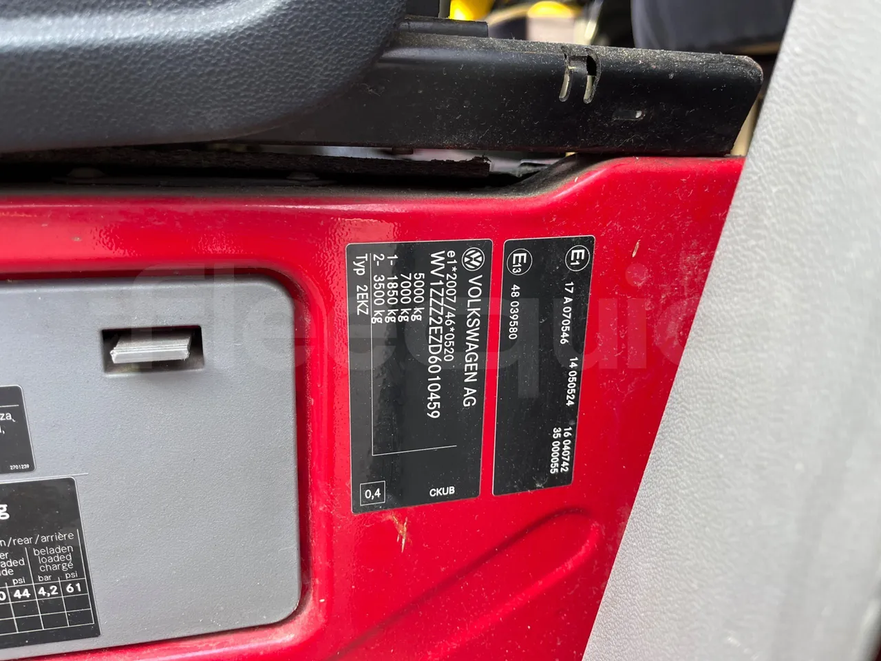 Volkswagen Crafter Euro6 - 120kW - 7.345mt - vehicle plate photo