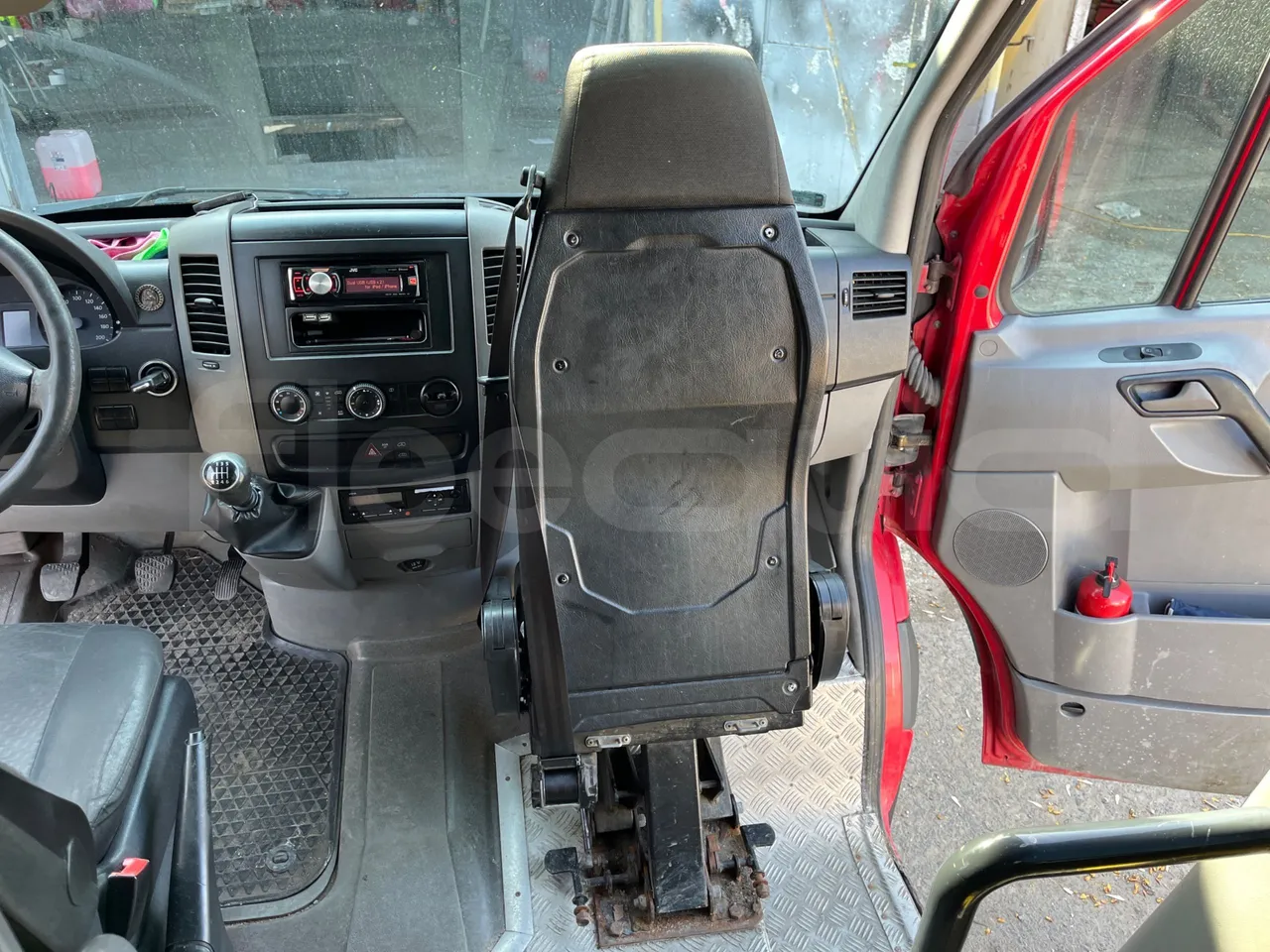 Volkswagen Crafter Euro6 - 120kW - 7.345mt - hostess seat photo