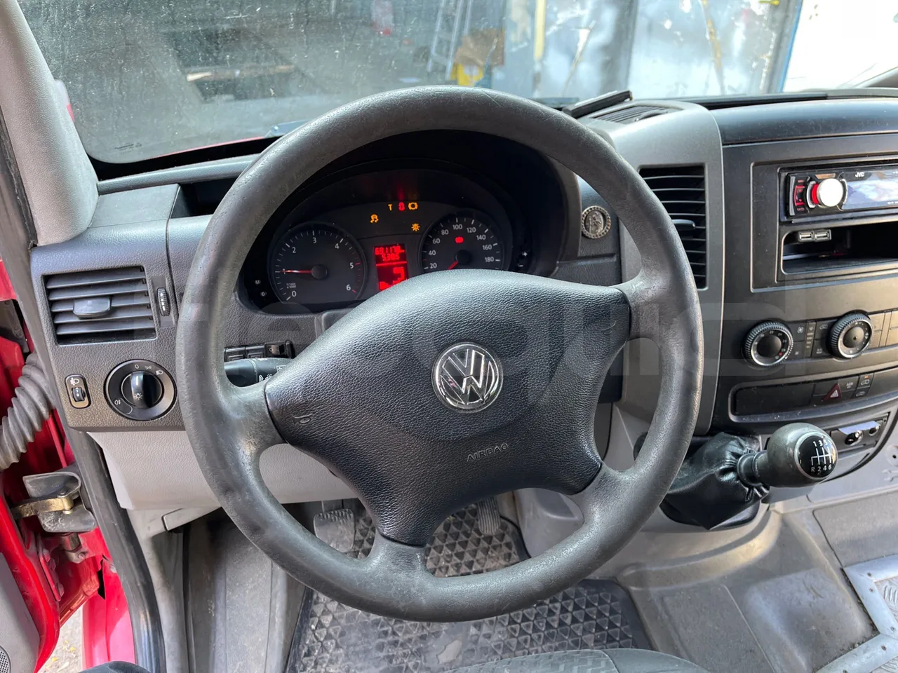 Volkswagen Crafter Euro6 - 120kW - 7.345mt - steering wheel photo