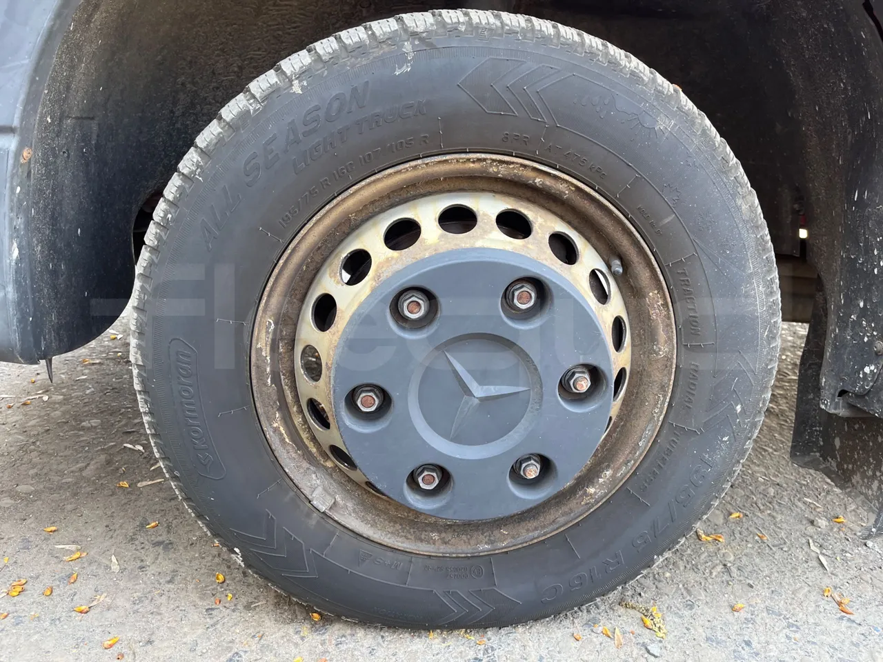 Volkswagen Crafter Euro6 - 120kW - 7.345mt - front left tire measurements