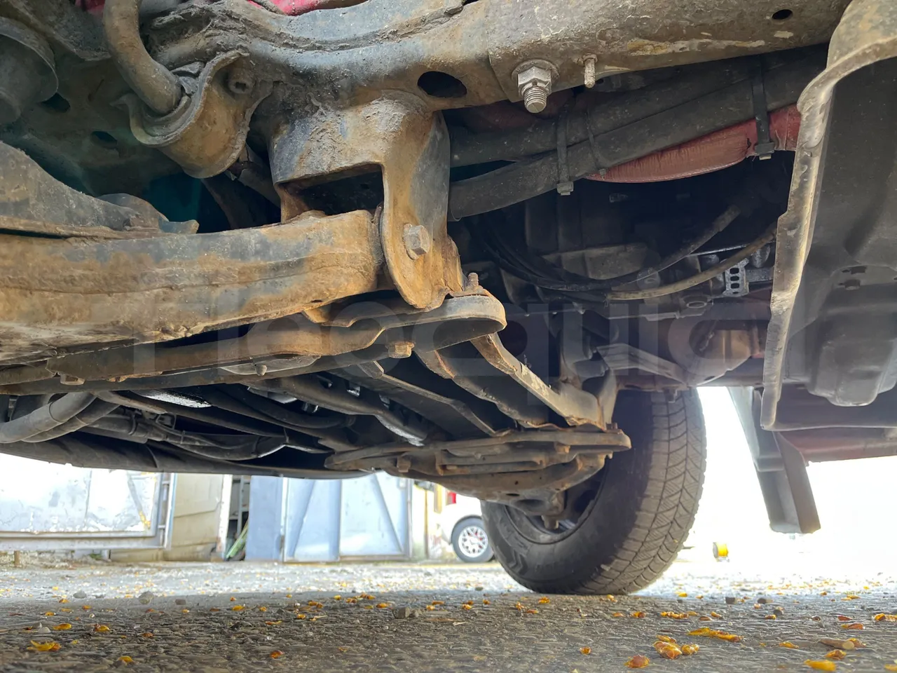 Volkswagen Crafter Euro6 - 120kW - 7.345mt - front axle left side