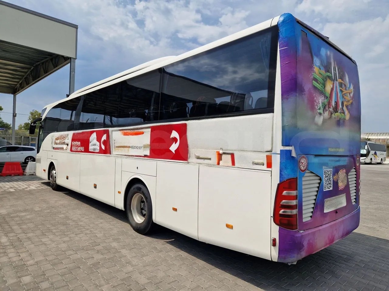 Mercedes-Benz Tourismo RHD / Euro 6 - 290 Kw - 12,140 Mt - 3/4 left rear side