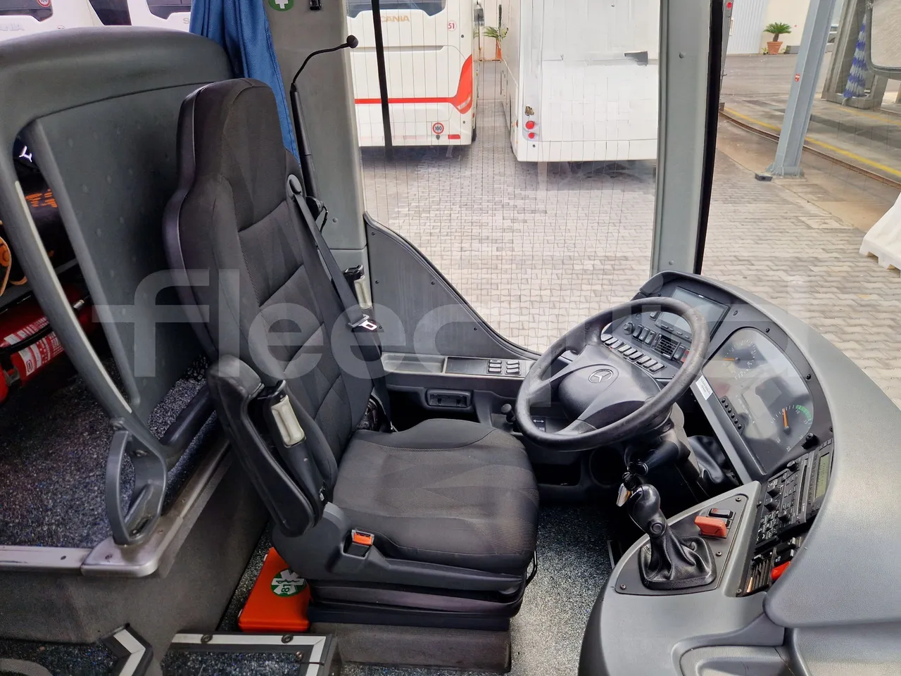 Mercedes-Benz Tourismo RHD / Euro 6 - 290 Kw - 12,140 Mt - driver microphone accessories photo