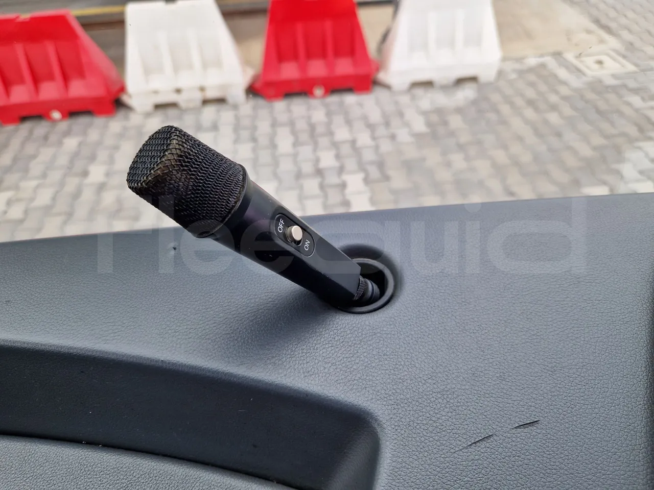 Mercedes-Benz Tourismo RHD / Euro 6 - 290 Kw - 12,140 Mt - hostes microphone accessories photo