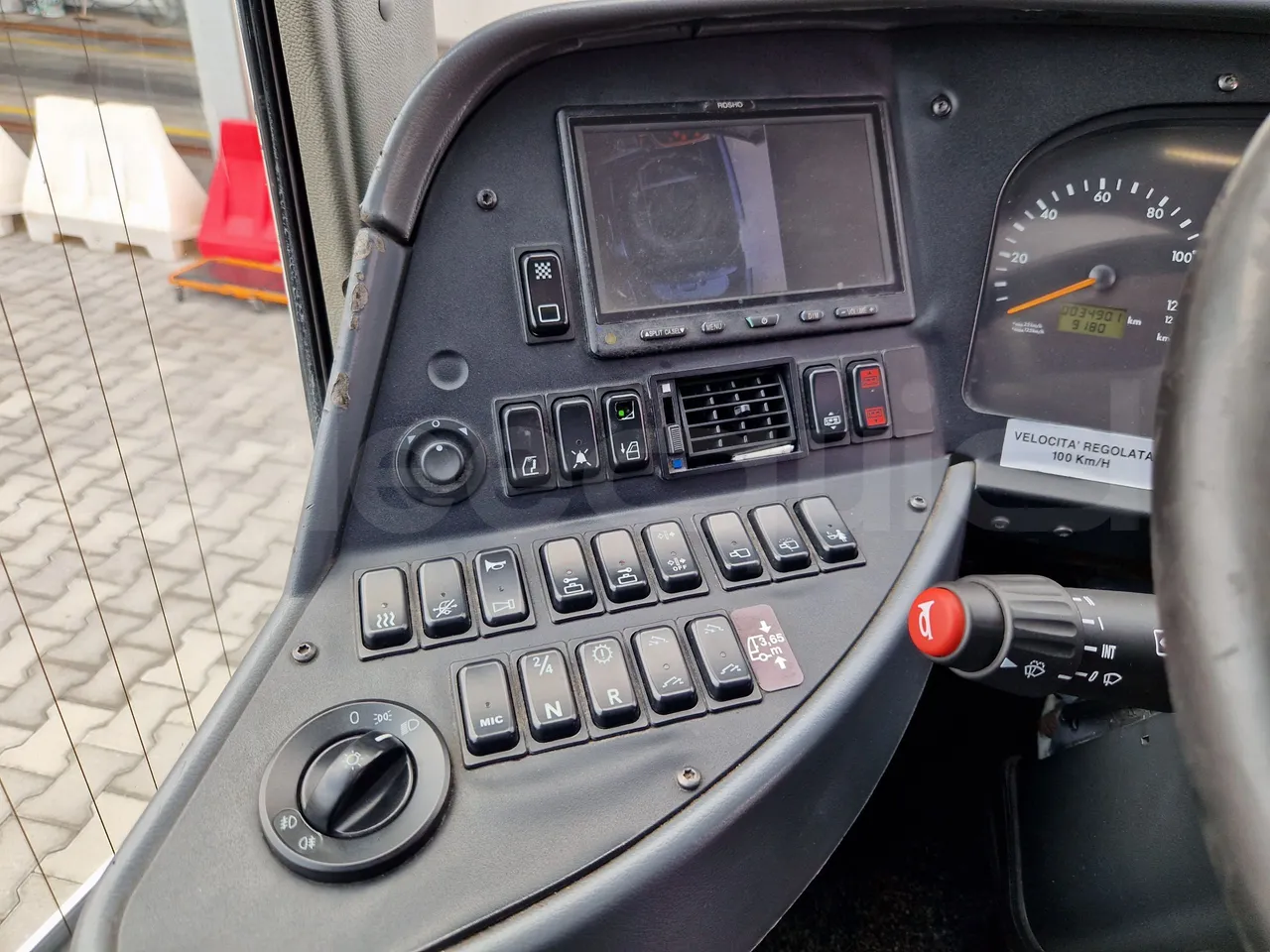 Mercedes-Benz Tourismo RHD / Euro 6 - 290 Kw - 12,140 Mt - onboard devices 1