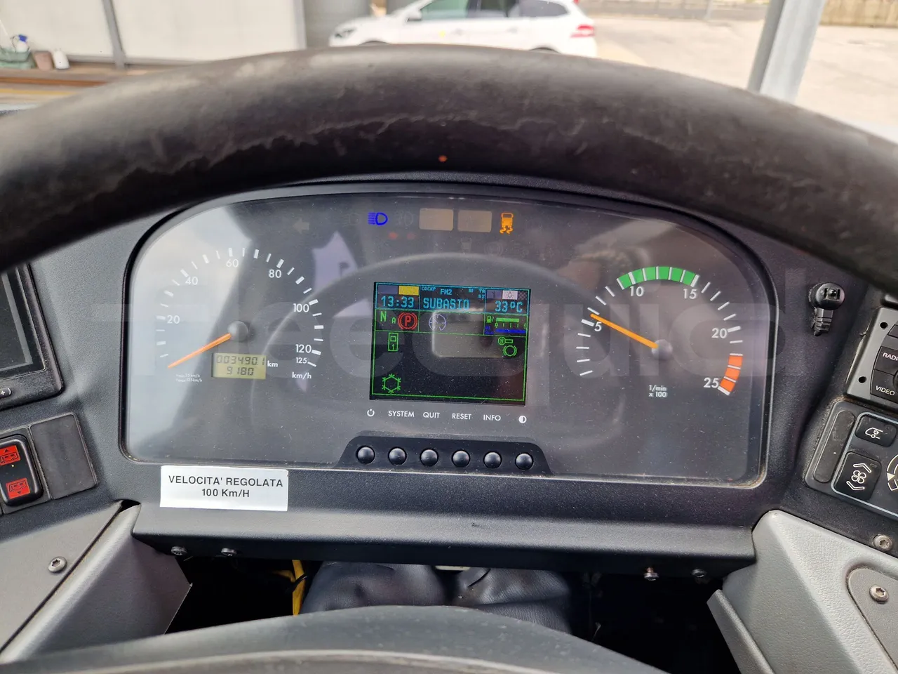 Mercedes-Benz Tourismo RHD / Euro 6 - 290 Kw - 12,140 Mt - dashboard lights on