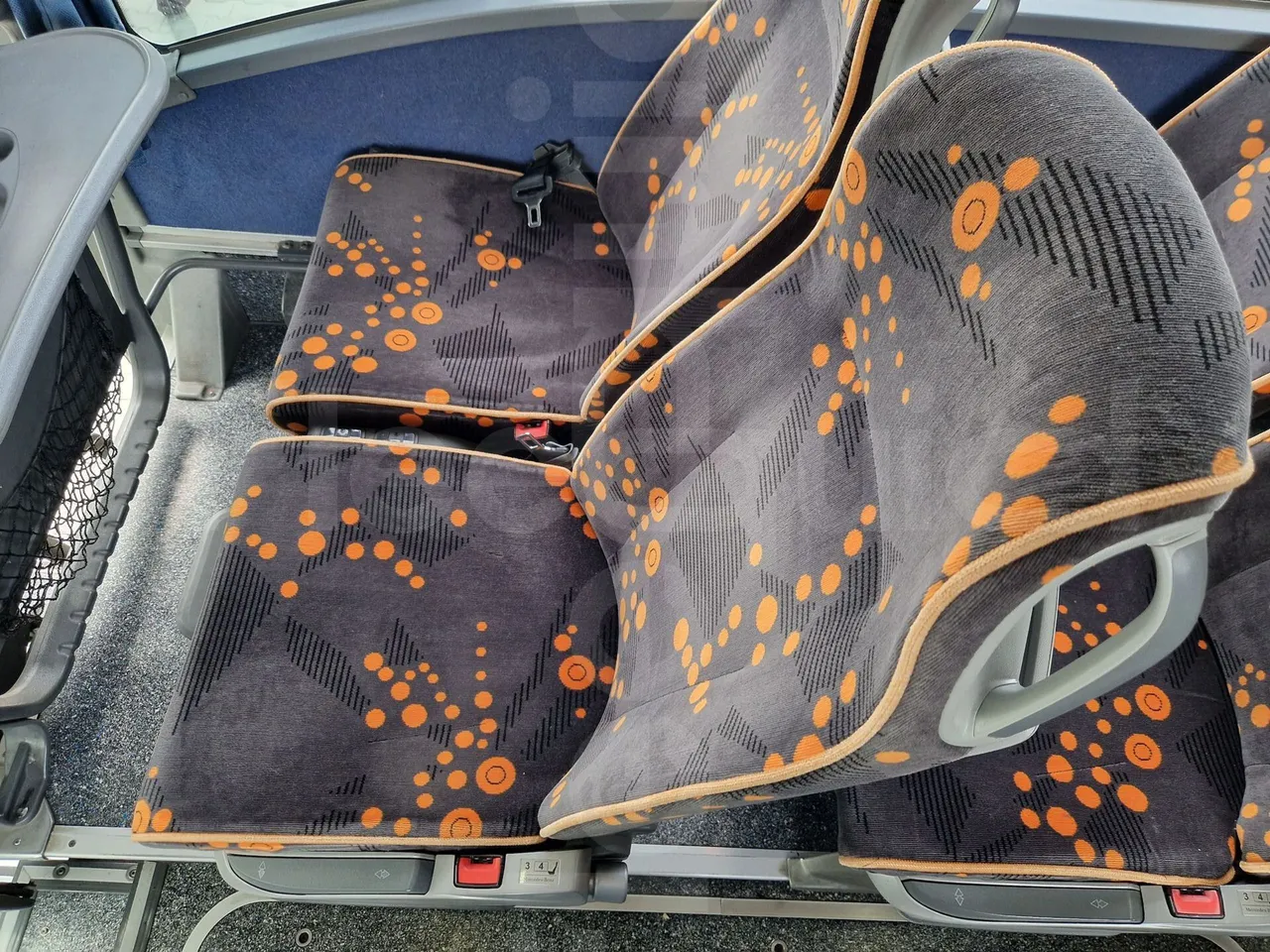 Mercedes-Benz Tourismo RHD / Euro 6 - 290 Kw - 12,140 Mt - single seat detail