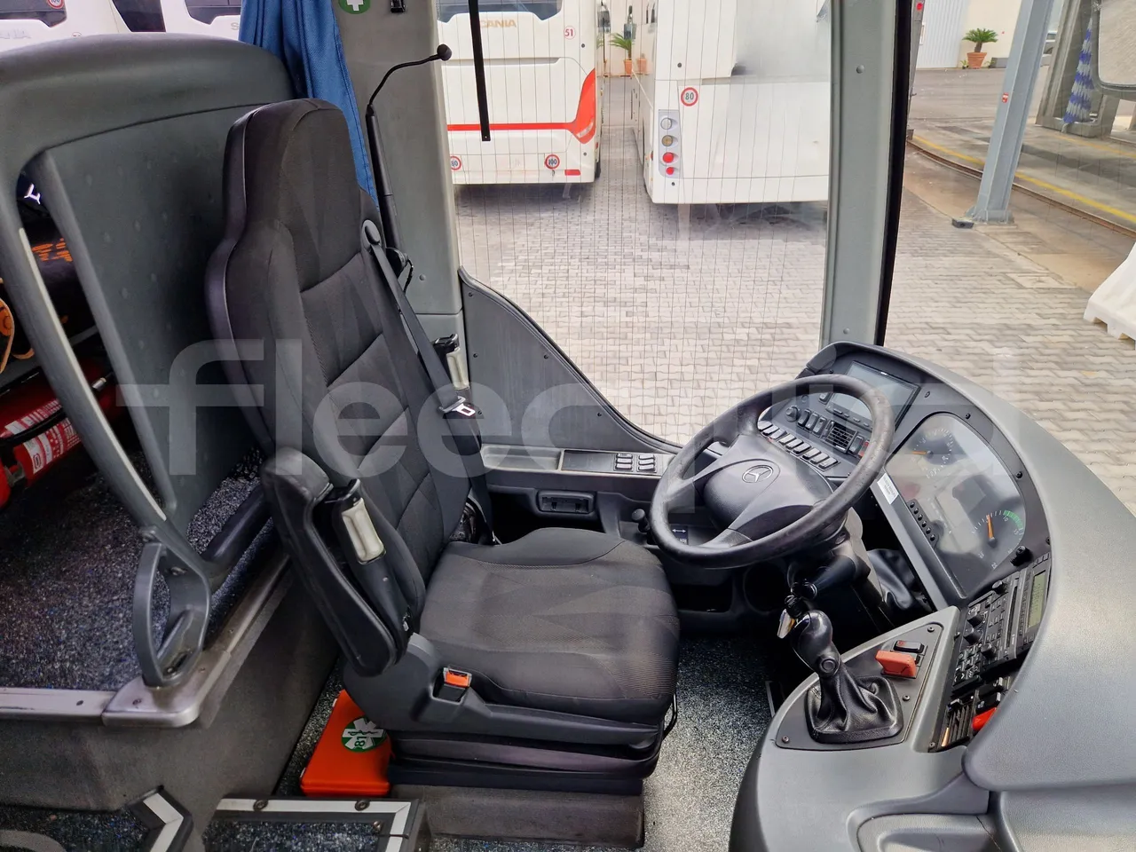 Mercedes-Benz Tourismo RHD / Euro 6 - 290 Kw - 12,140 Mt - driver's seat photo (mandatory for bus to scrap)